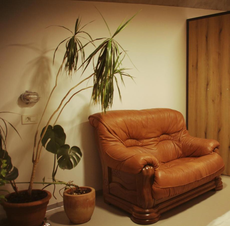 Garage Hostel Nova Gorica Eksteriør billede