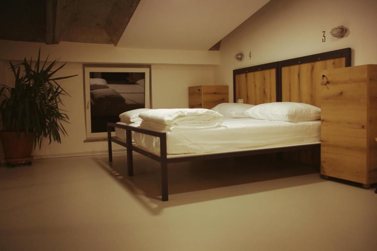 Garage Hostel Nova Gorica Eksteriør billede