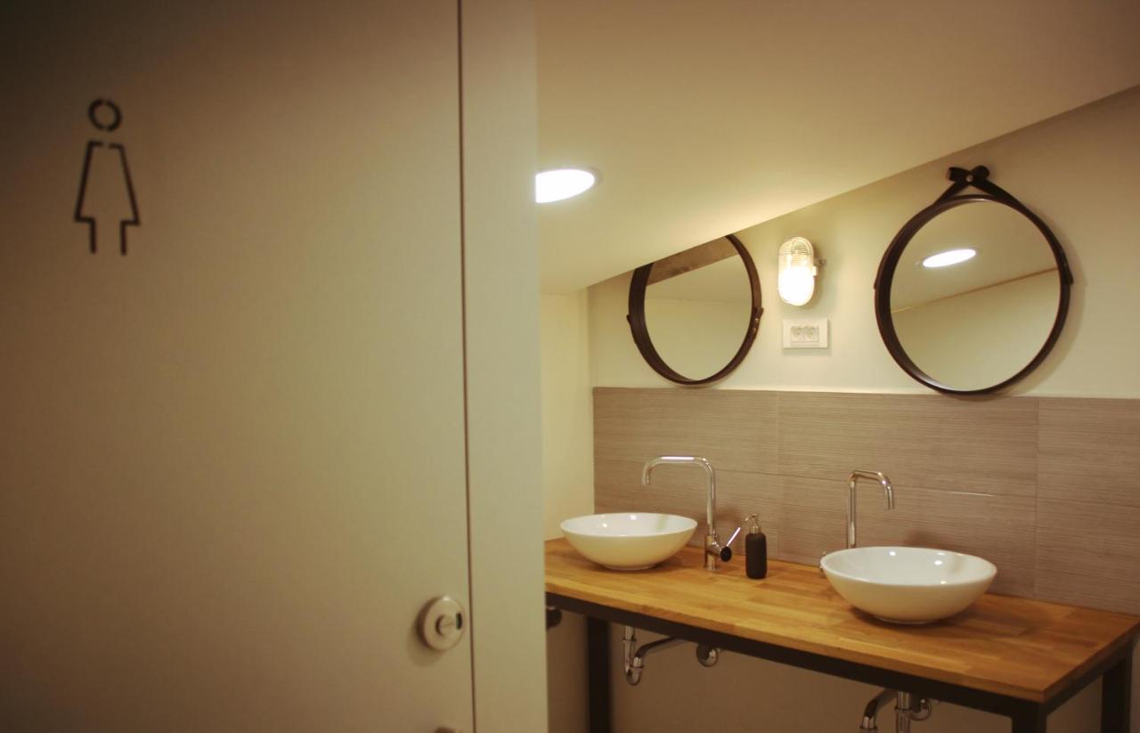 Garage Hostel Nova Gorica Eksteriør billede
