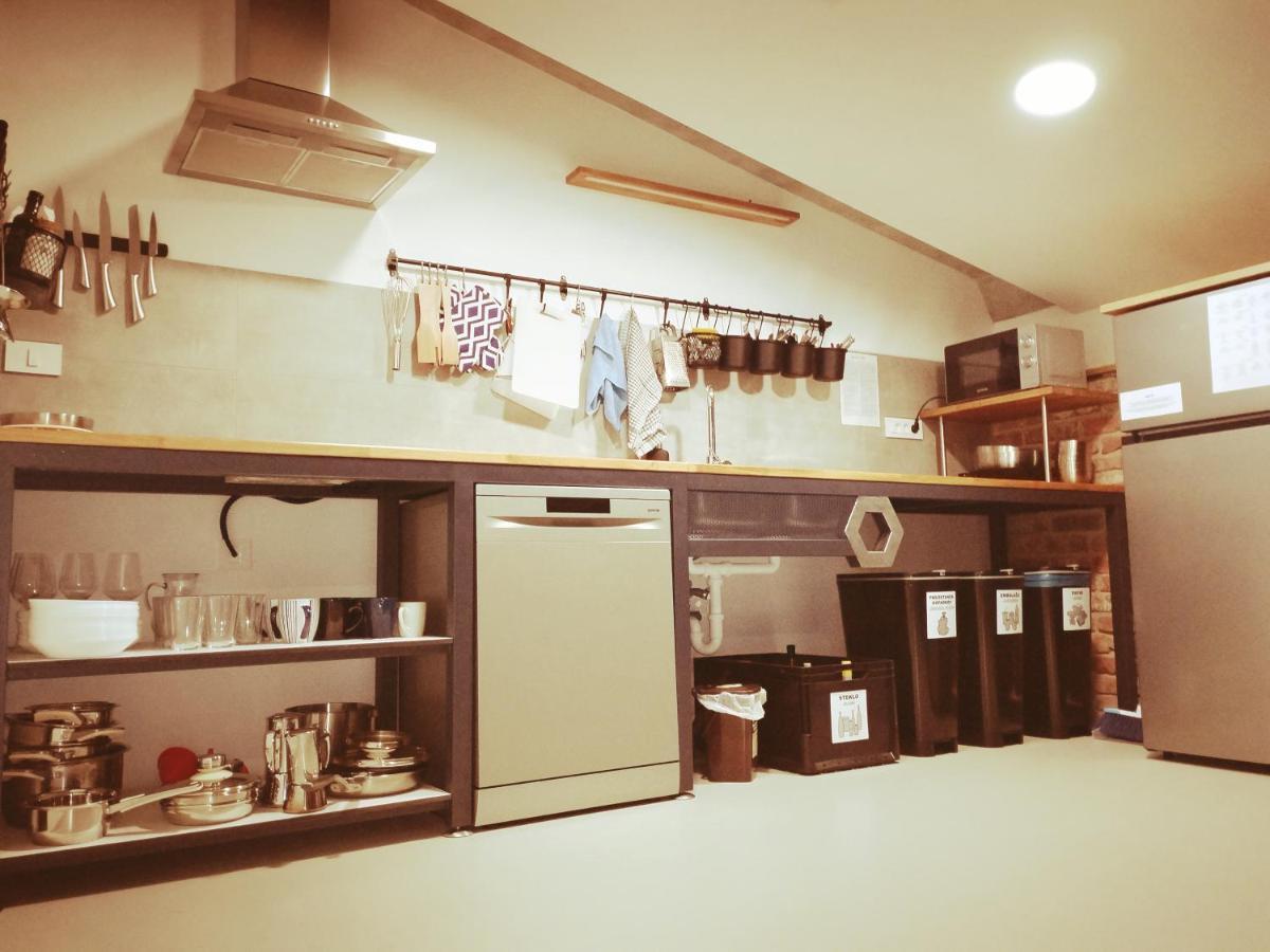 Garage Hostel Nova Gorica Eksteriør billede
