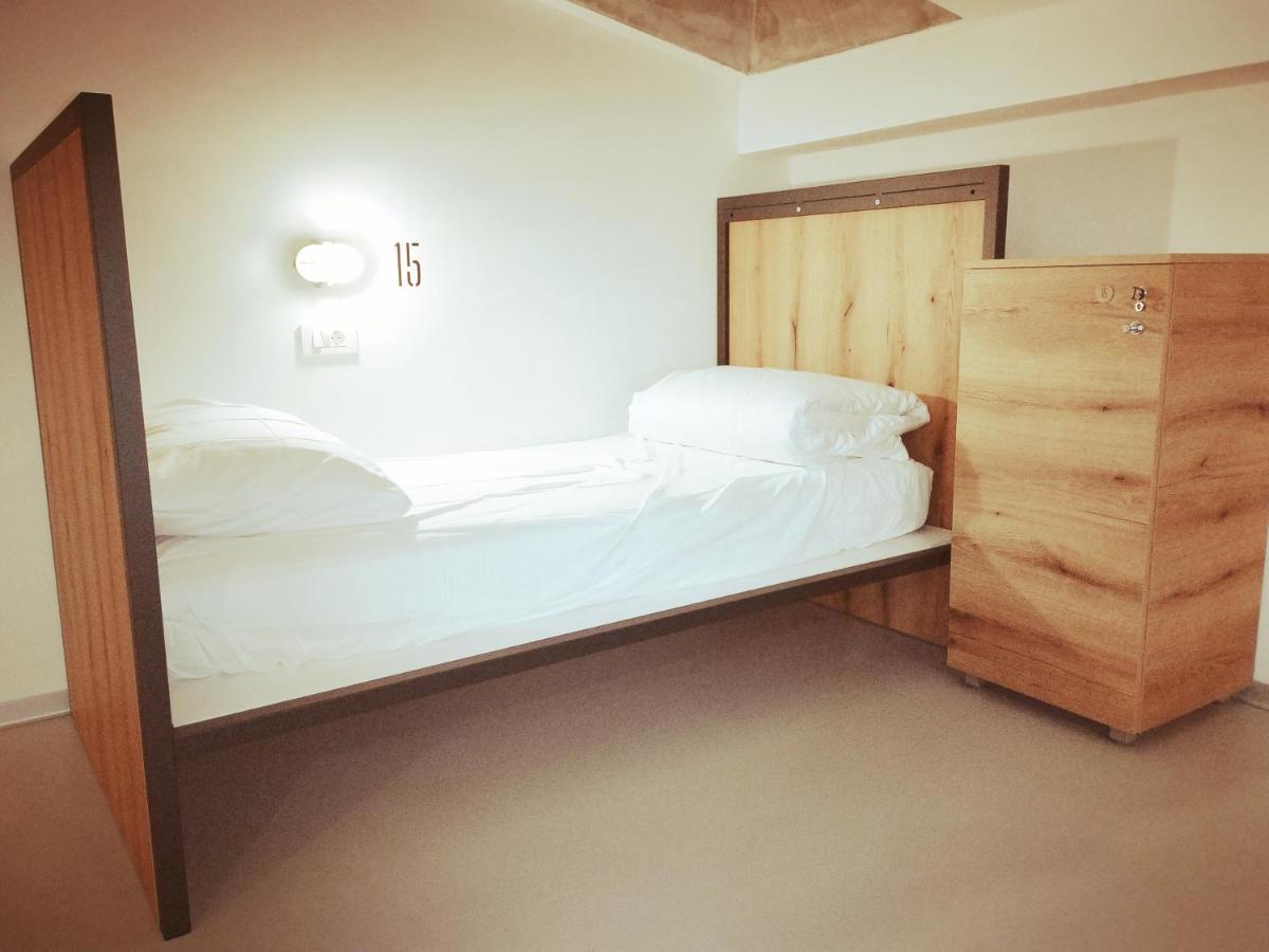 Garage Hostel Nova Gorica Eksteriør billede