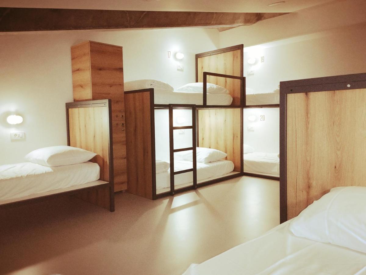 Garage Hostel Nova Gorica Eksteriør billede