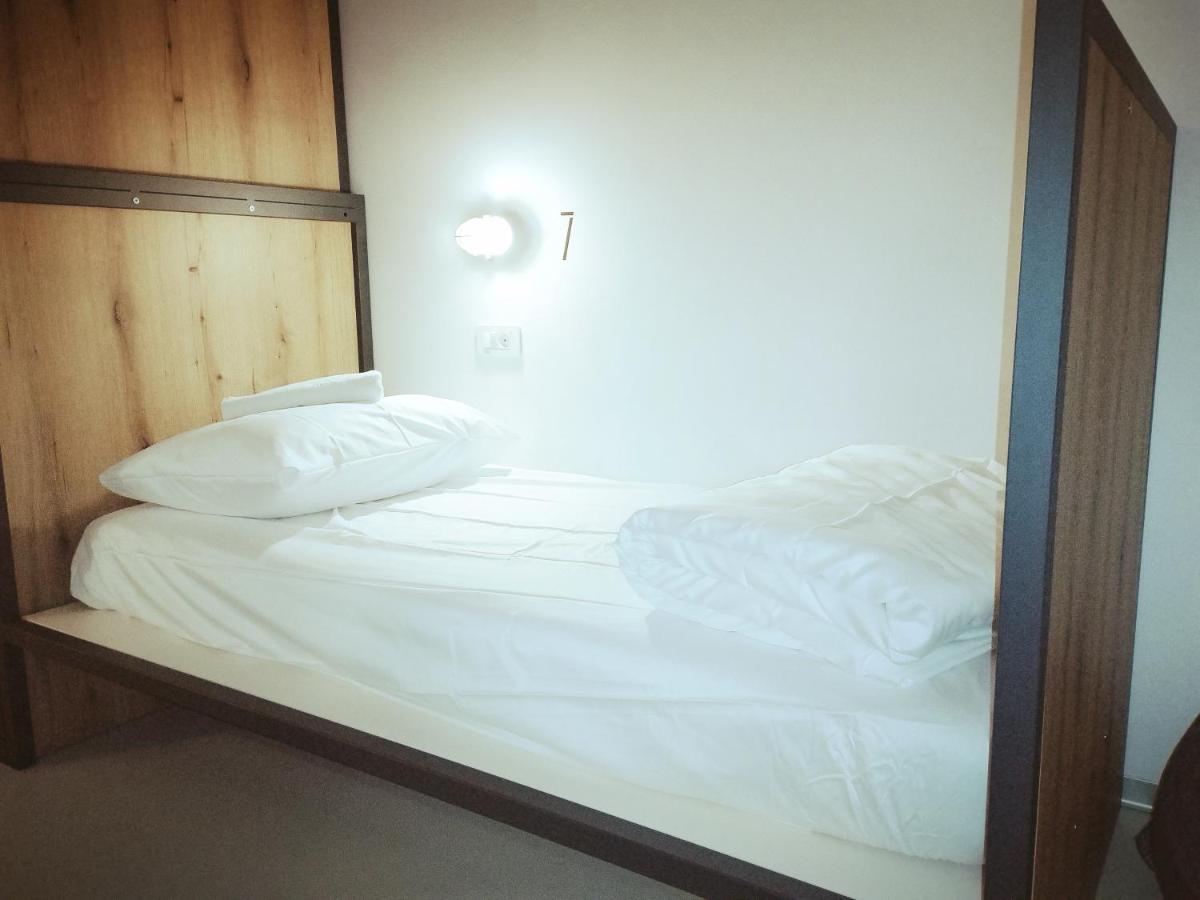 Garage Hostel Nova Gorica Eksteriør billede
