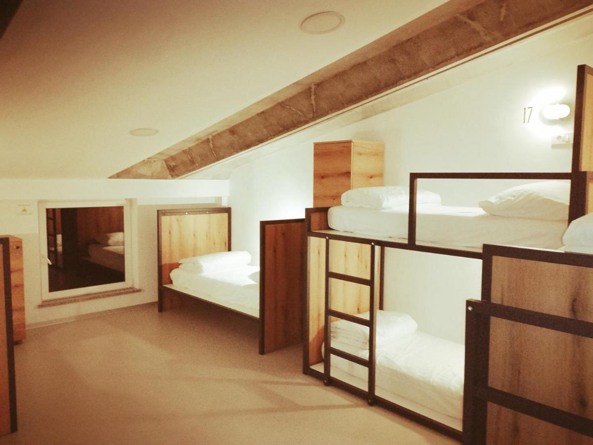 Garage Hostel Nova Gorica Eksteriør billede