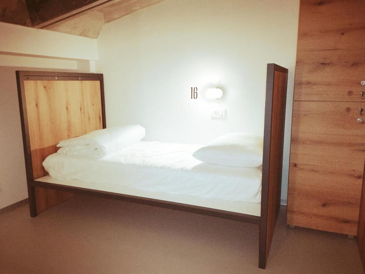 Garage Hostel Nova Gorica Eksteriør billede