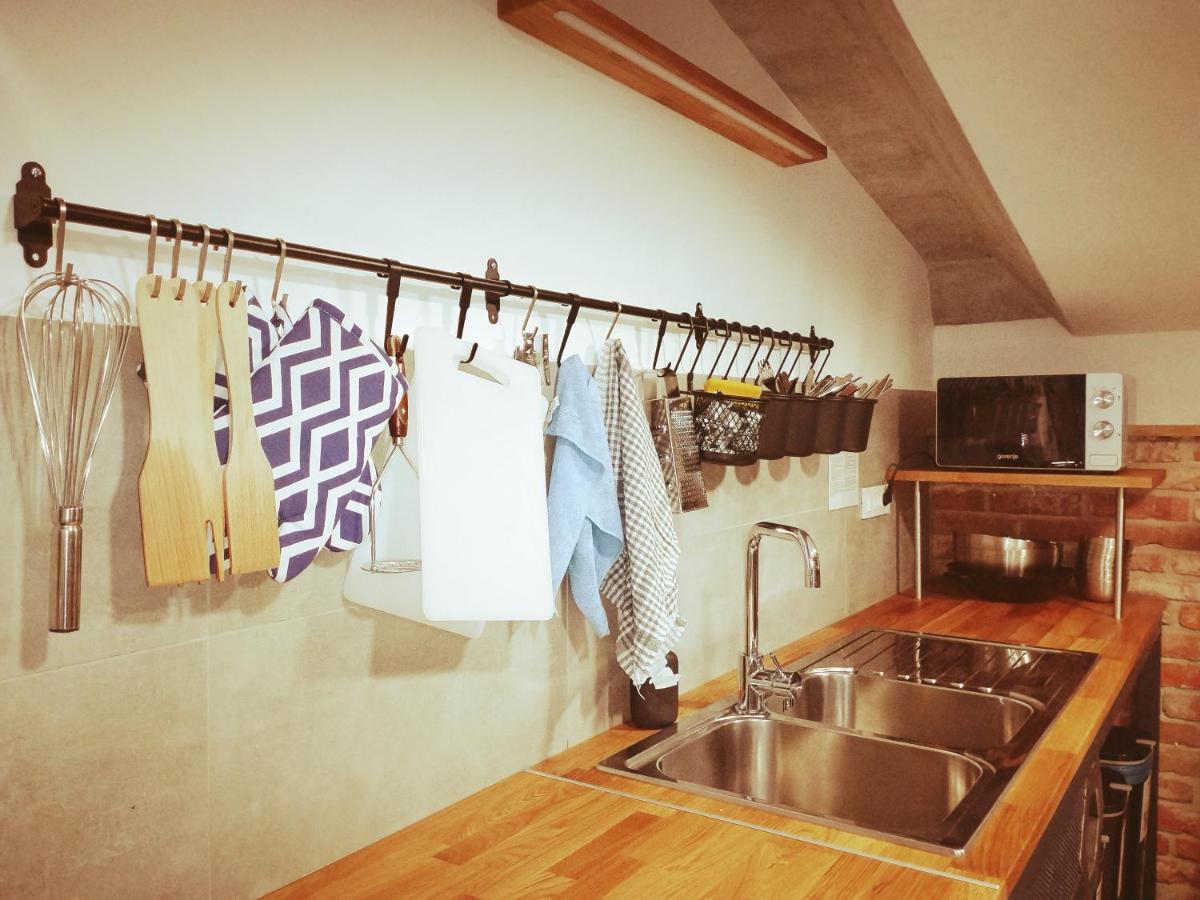 Garage Hostel Nova Gorica Eksteriør billede