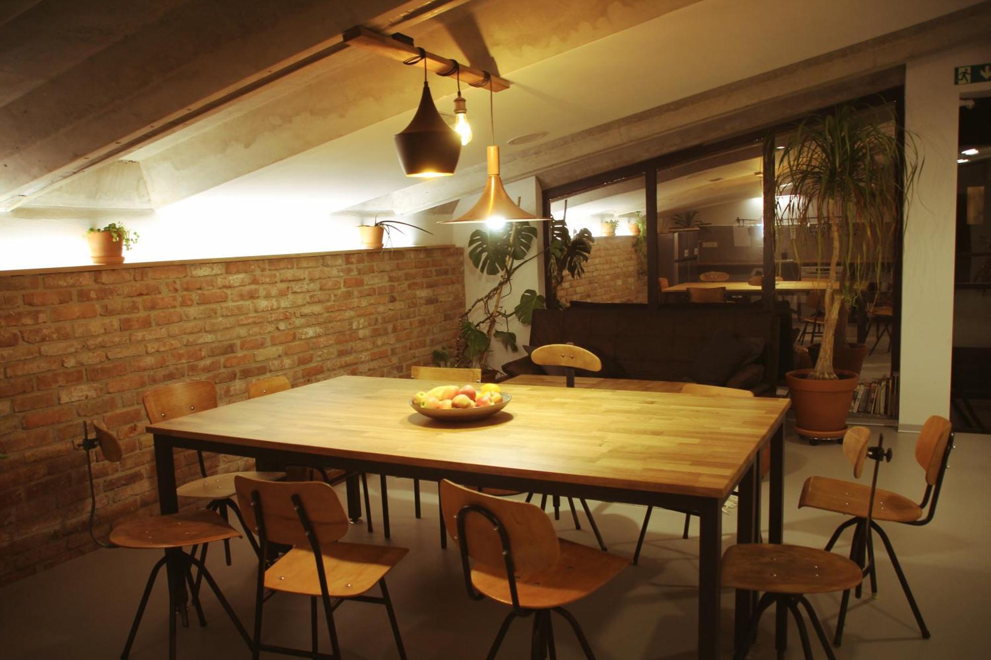 Garage Hostel Nova Gorica Eksteriør billede